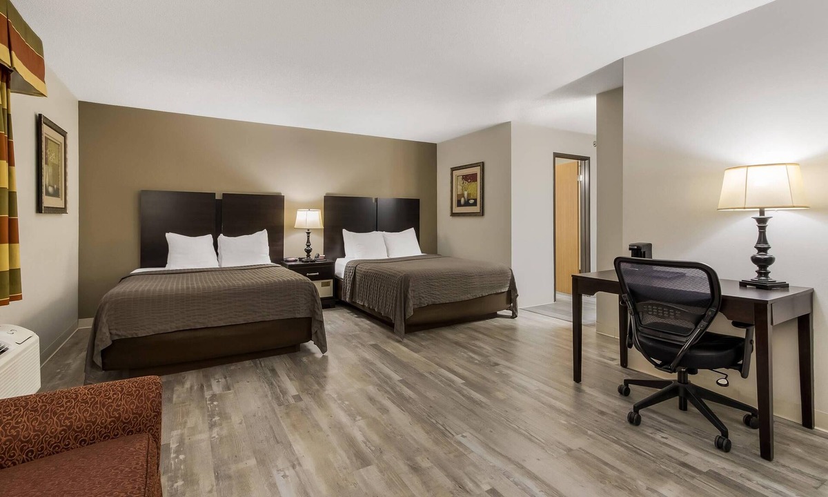 Yankton Hotel | Econo Lodge Inn & Suites Yankton