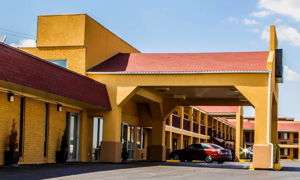 McAlester Hotel | Econo Lodge McAlester