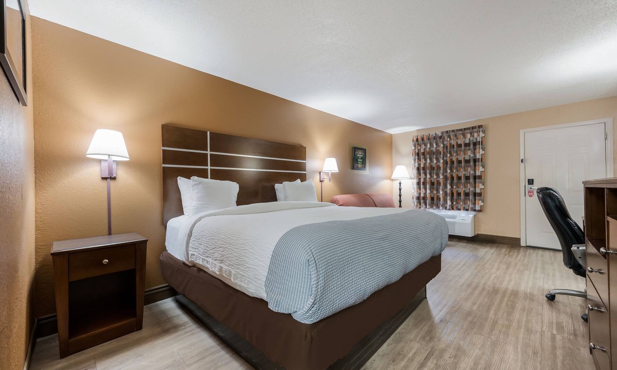 Selmer Hotel | Econo Lodge Selmer