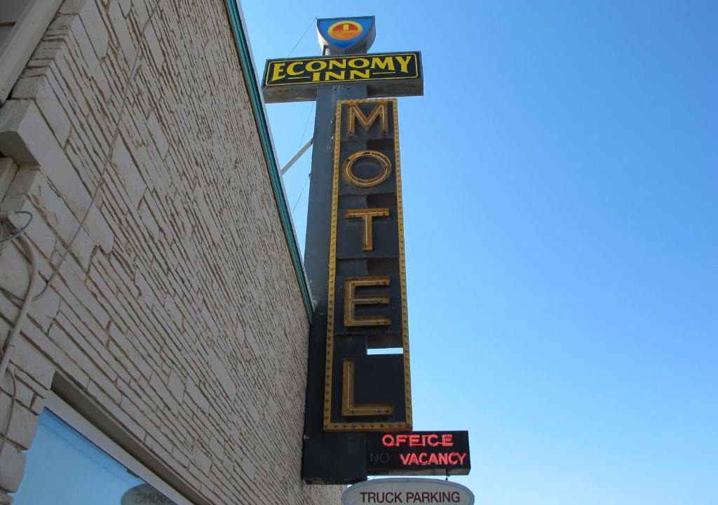Ontario Hotel | Economy Inn Ontario