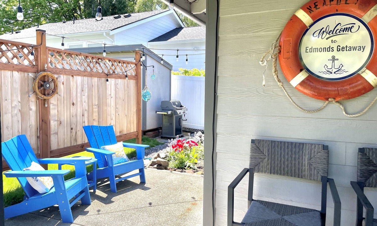 The Bowl of Edmonds House | Edmonds Getaway Cottage | Walk to Train & Stadium