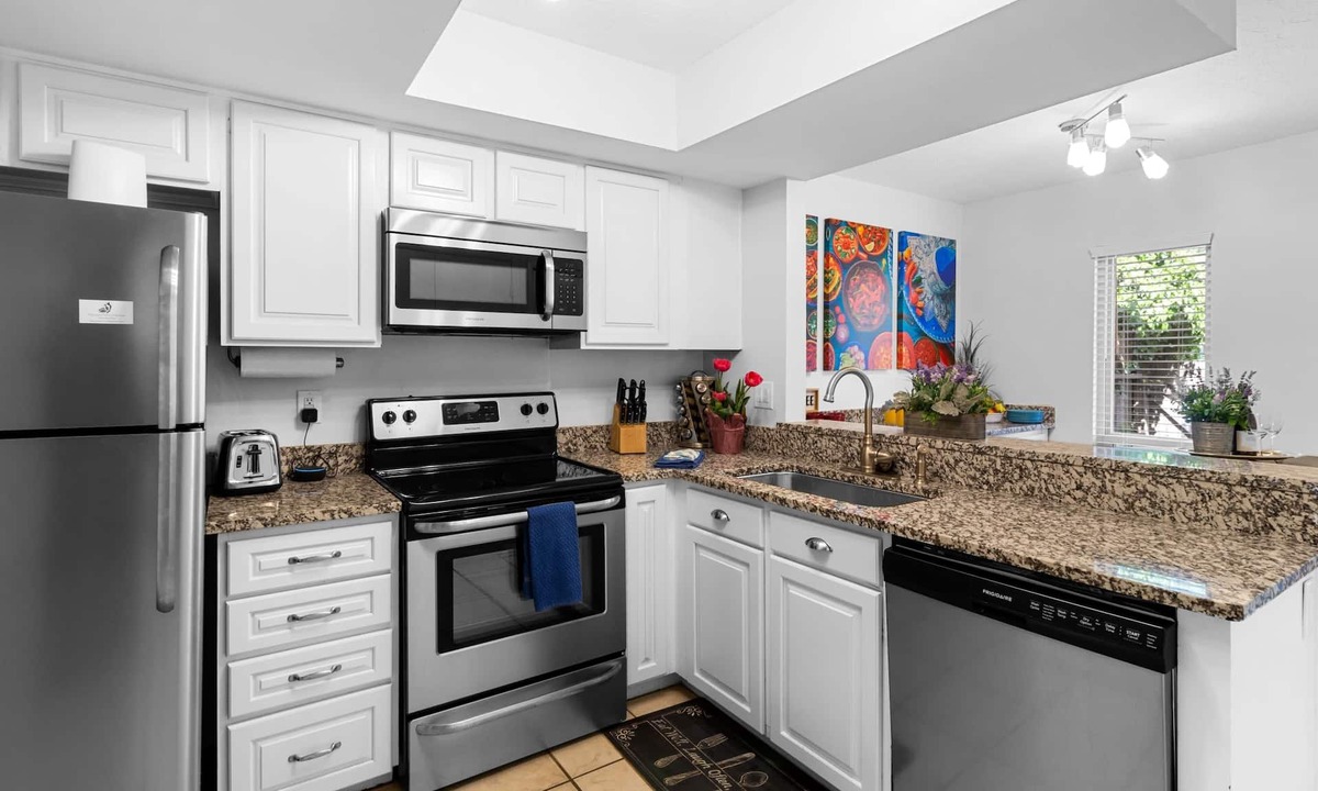 Northeast Heights House | El Altos - An Irvie Home with Summer Pool