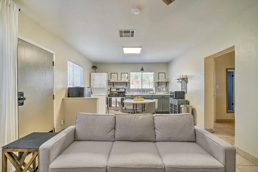 El Paso Apartment | El Paso Cottage - Walk to UMC & Texas Tech!