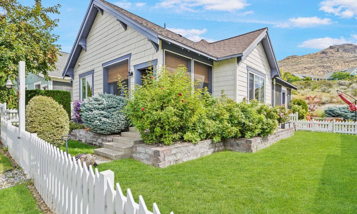 Oroville House | Elegant Lake Cottage at Veranda Beach Resort — Private, Stylish & Sunny