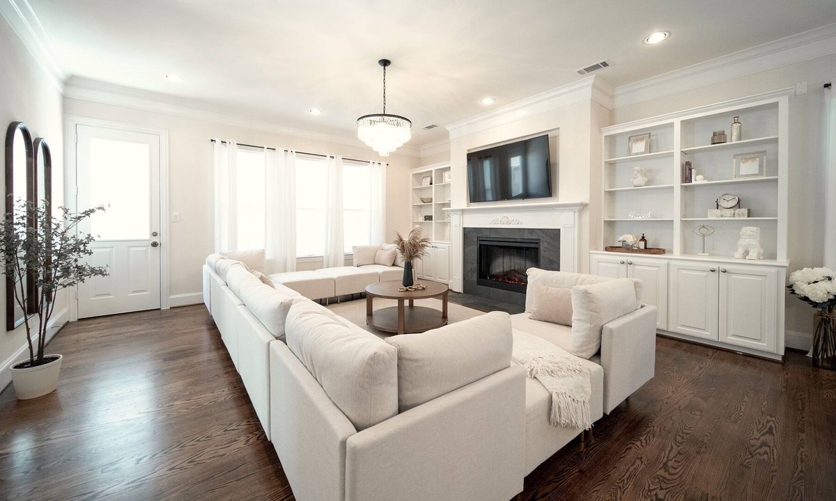 Greater Heights House | ELEGANT Luxury Home @ Heights | 4 BR 4 B