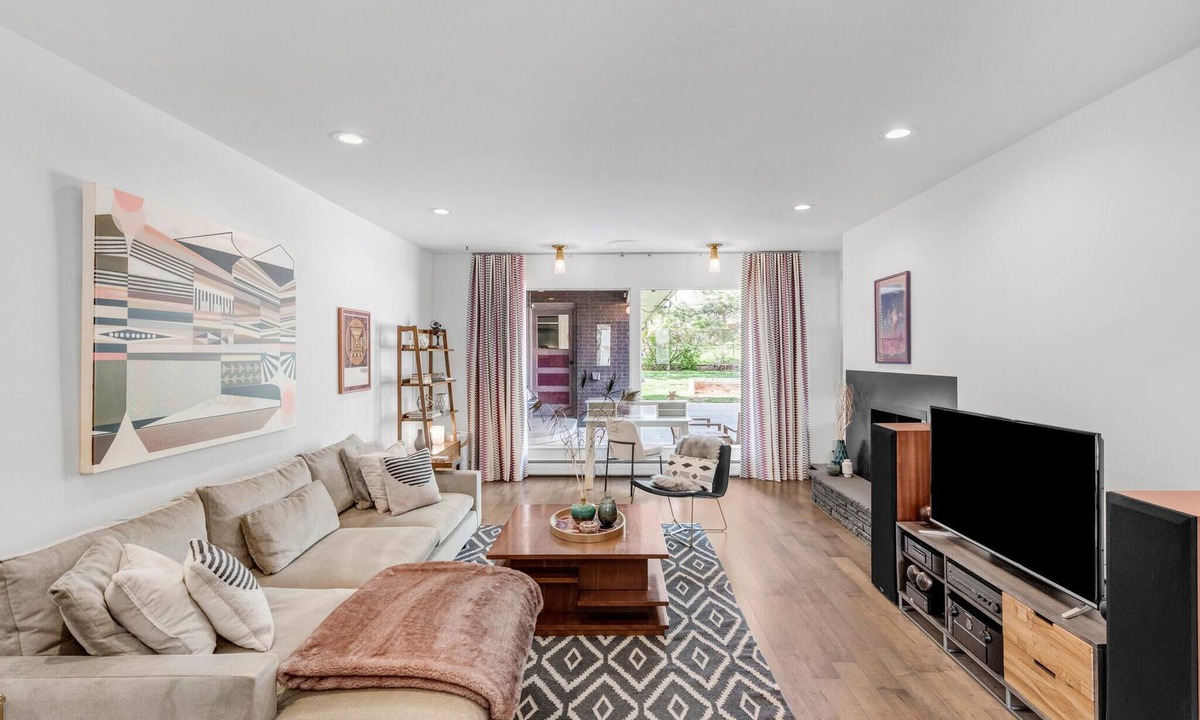 Old North Boulder House | Elegant Mid Century Modern Ranch - Walk to Pearl and Hiking! EV Charger on Site.