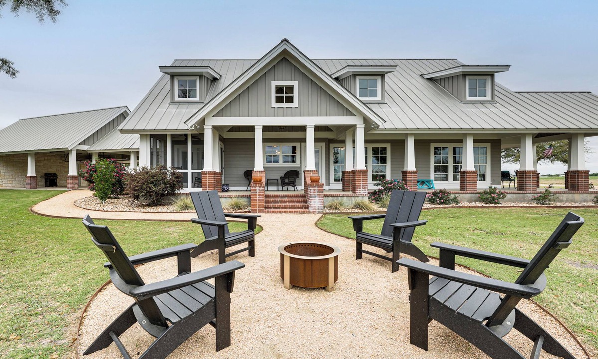 Milam County House | Elevated Farmhouse Getaway in Thorndale
