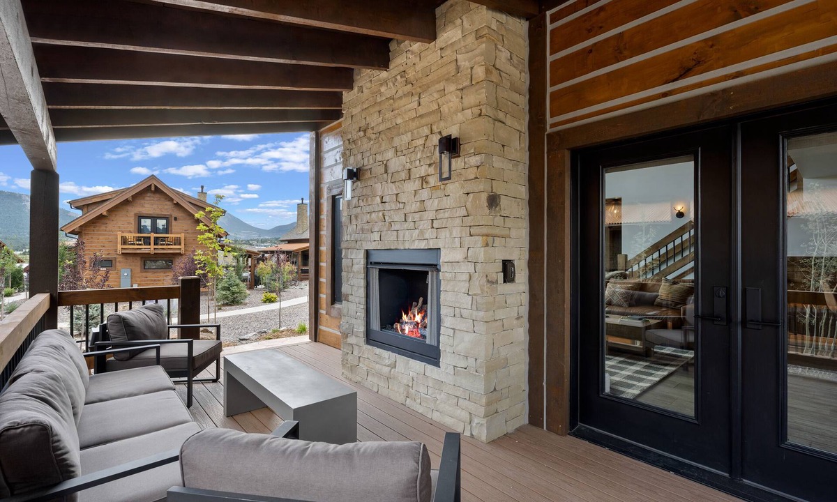 Estes Park Cabin | Elk Haven! Private Jacuzzi, Indoor/Outdoor Fireplace, Two Large Patios