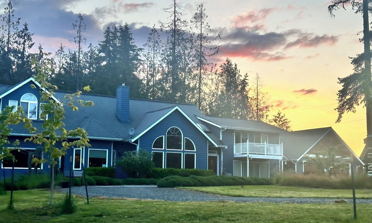 Sequim House | ElkLandia: The Olympic Peninsula's Premier Luxury Estate for Gatherings.