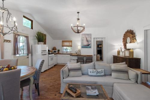 Shreveport House | Emerald Cottage Paddle, Relax & UnwindKayaks
