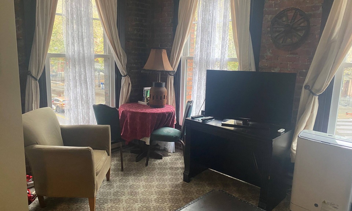 Pioneer Square Hotel | Enchanting hotel suites with AC in vibrant Seattle .
