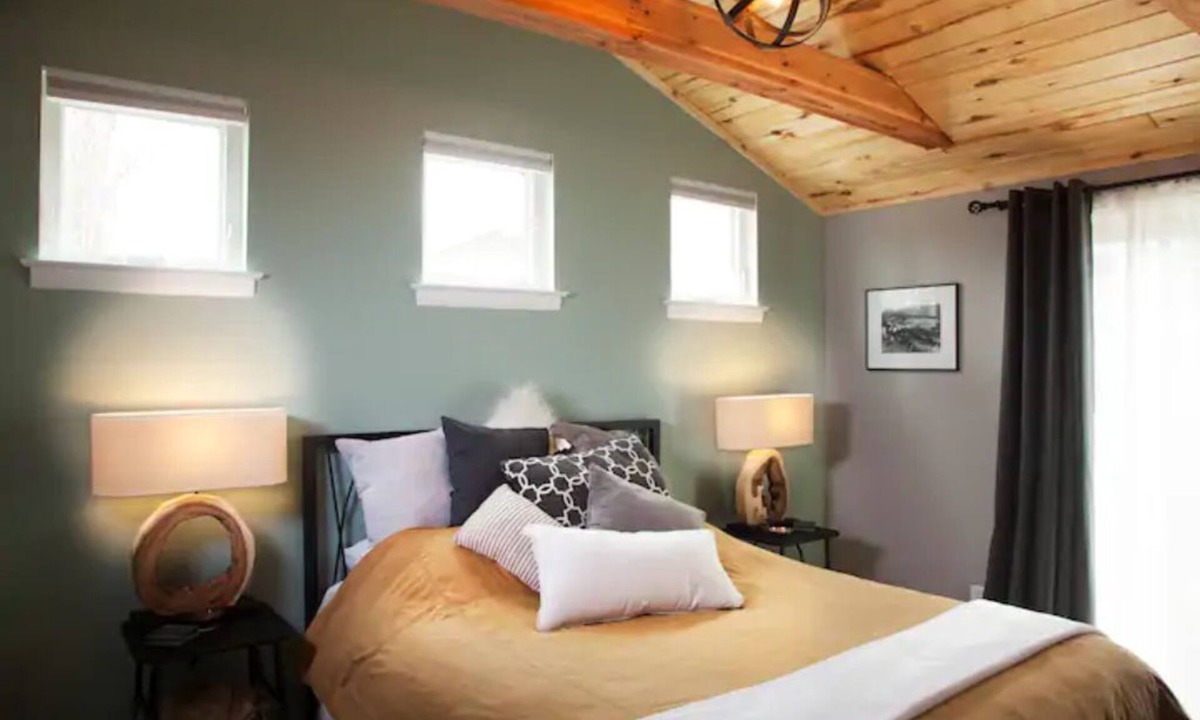 Old Town Apartment | Ensuite Escape Old Town Ft. Collins - Over 400 5-Star Reviews on Air B N B