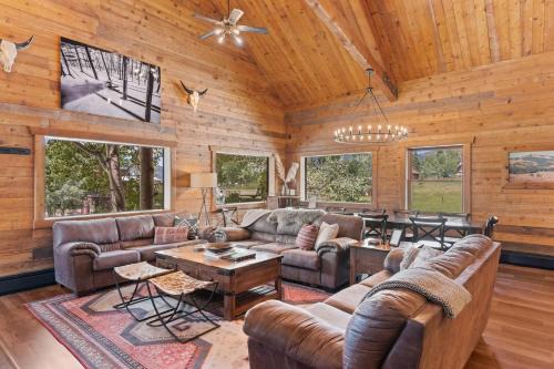 Clark Cabin | Entire Lodge - True North Adventure Lodge