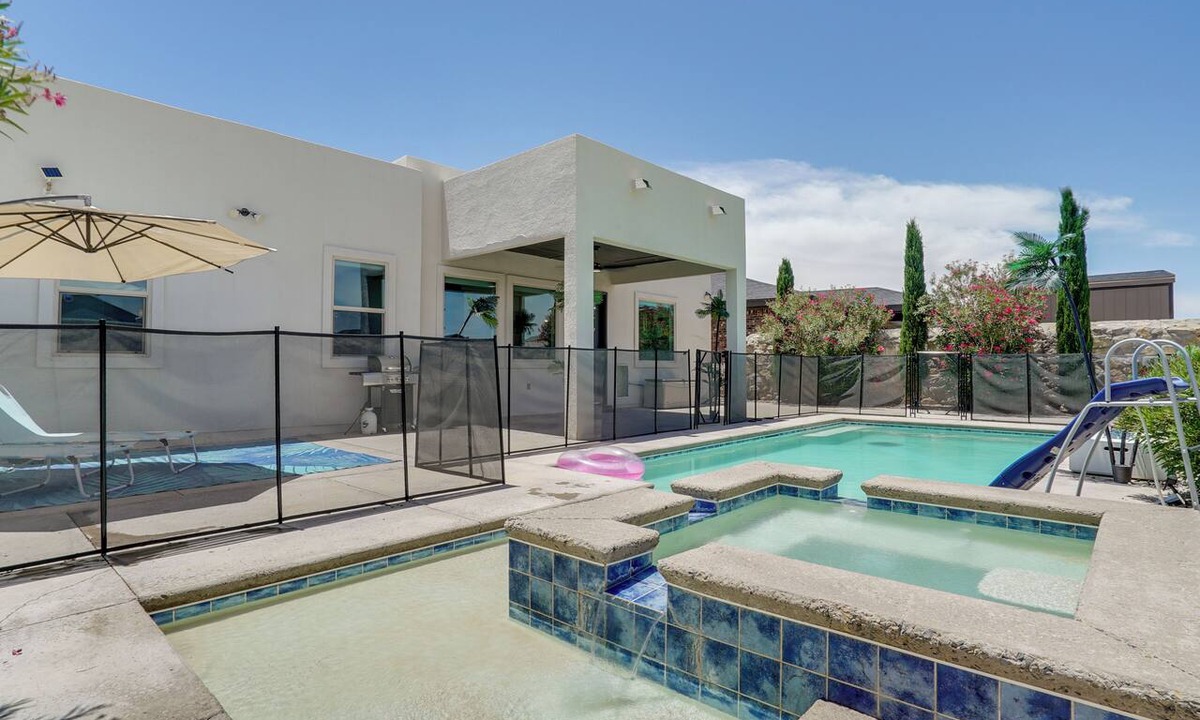 Chamberino House | EP Oasis w/Pool & Spa, Near I-10 & Hospitals