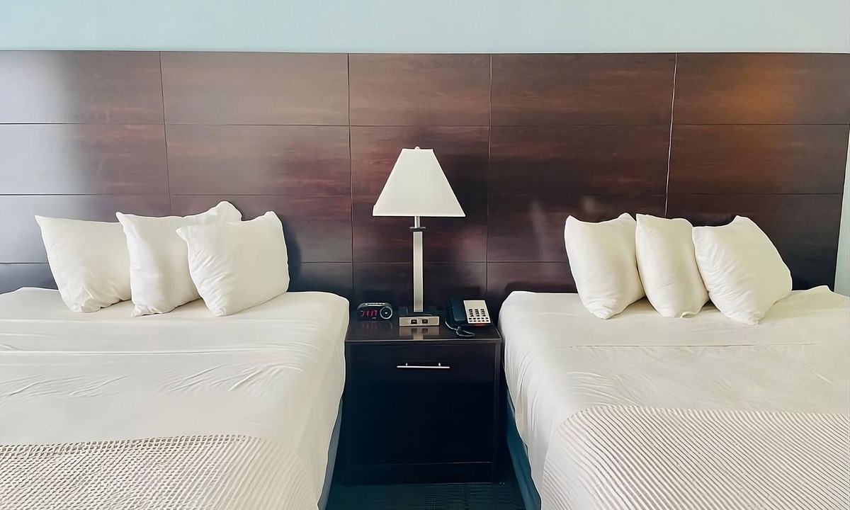 Cuero House | Ergonomic-Styled Resort! 4 Charming Units, minutes to Holy Cross Catholic Church