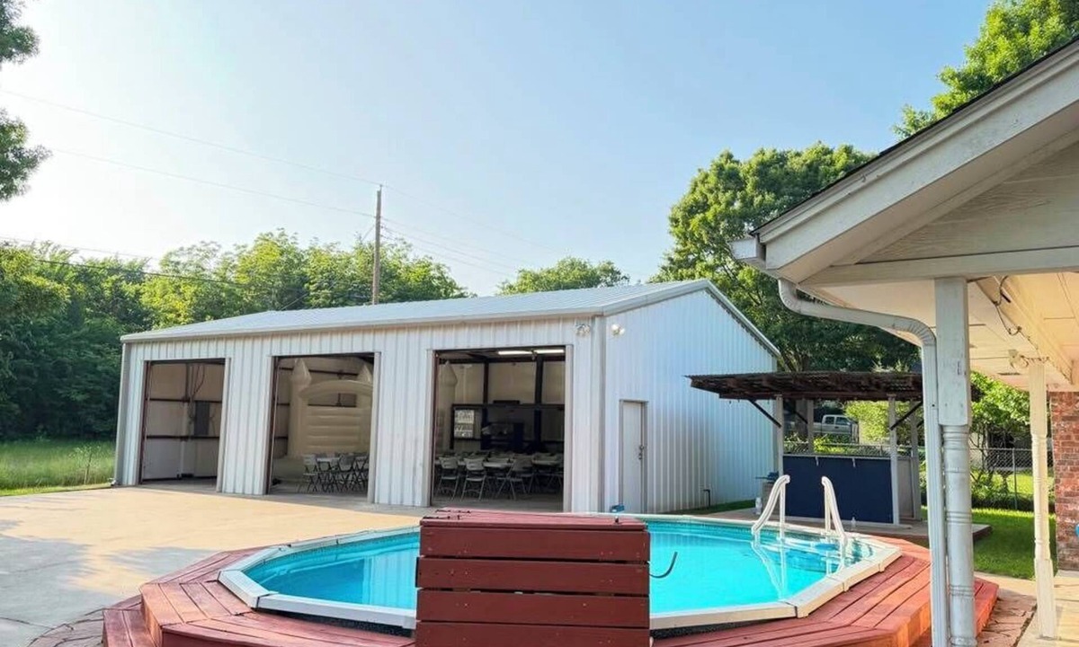 Gainesville House | Escape to Floral Cottage, a charming 3-bed, 2-bath retreat in Gainesville for up to 10 guests. This peaceful home in a quiet residential area features a private pool & spacious yard. Perfect for families or groups seeking a relaxing getaway