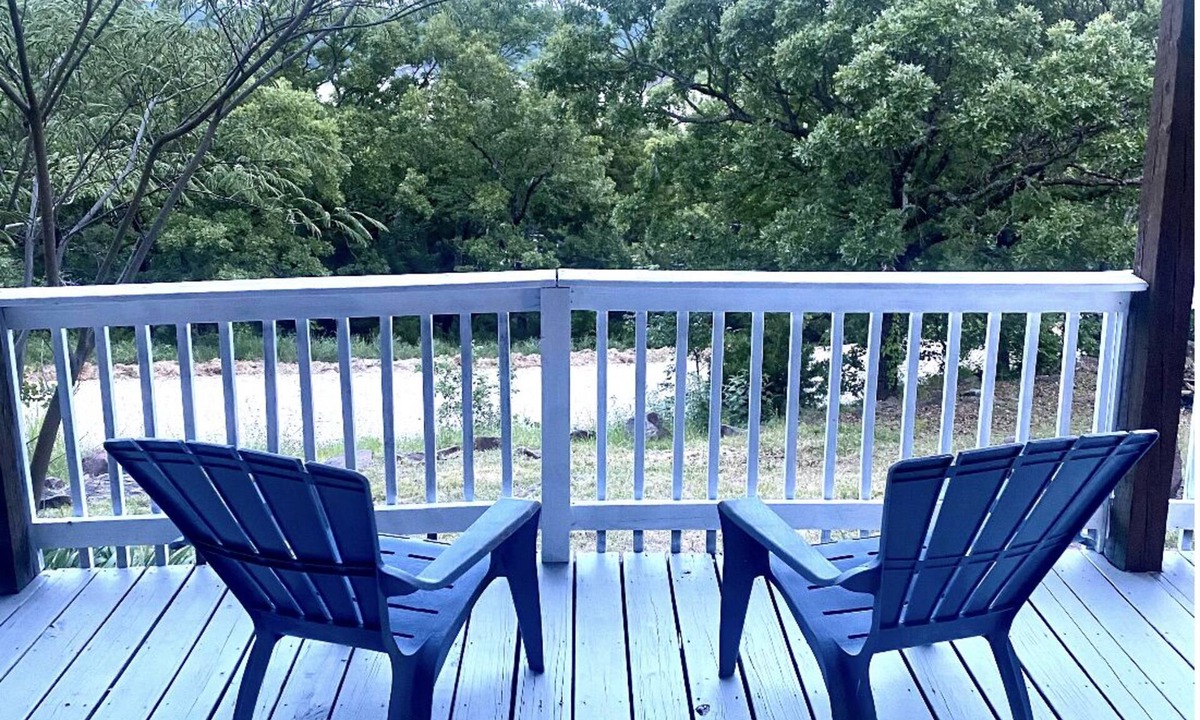 Eufaula Cabin | Escape to our peaceful lake view retreat, nestled in the heart of Eufaula.