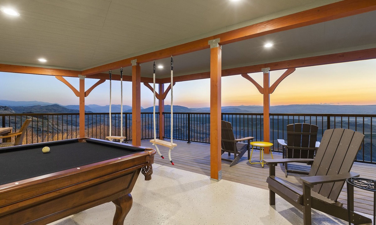Brewster House | EV charger, VIEWS, games and outdoor cover