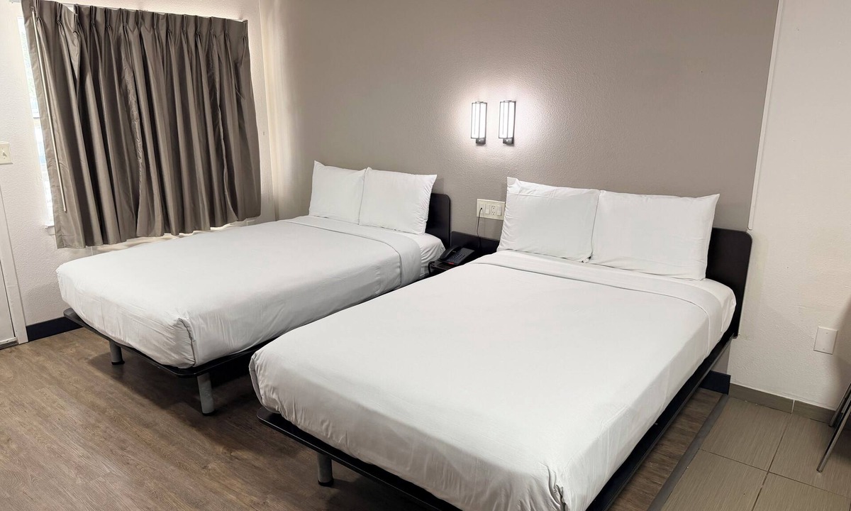 Dallas Hotel | Everstay Inn & Suites