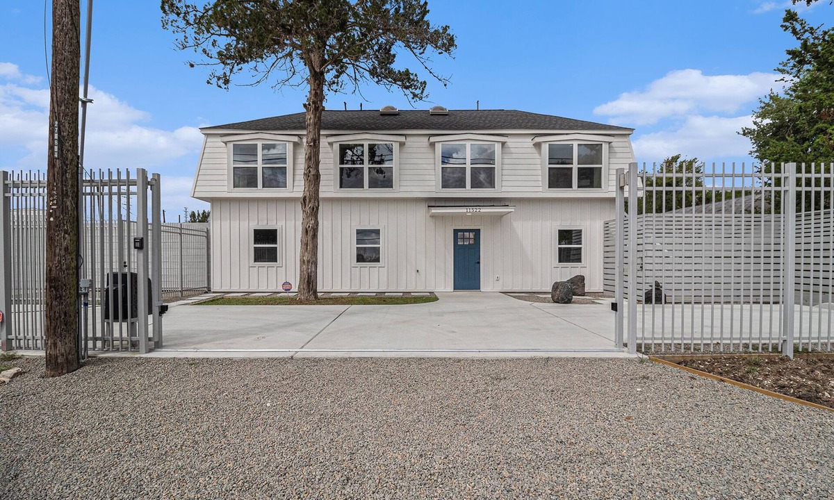 Willow Meadows/Willowbend Area Apartment | Exceptionally designed 1 bedroom 1 bath just minutes from NRG & Medical Center