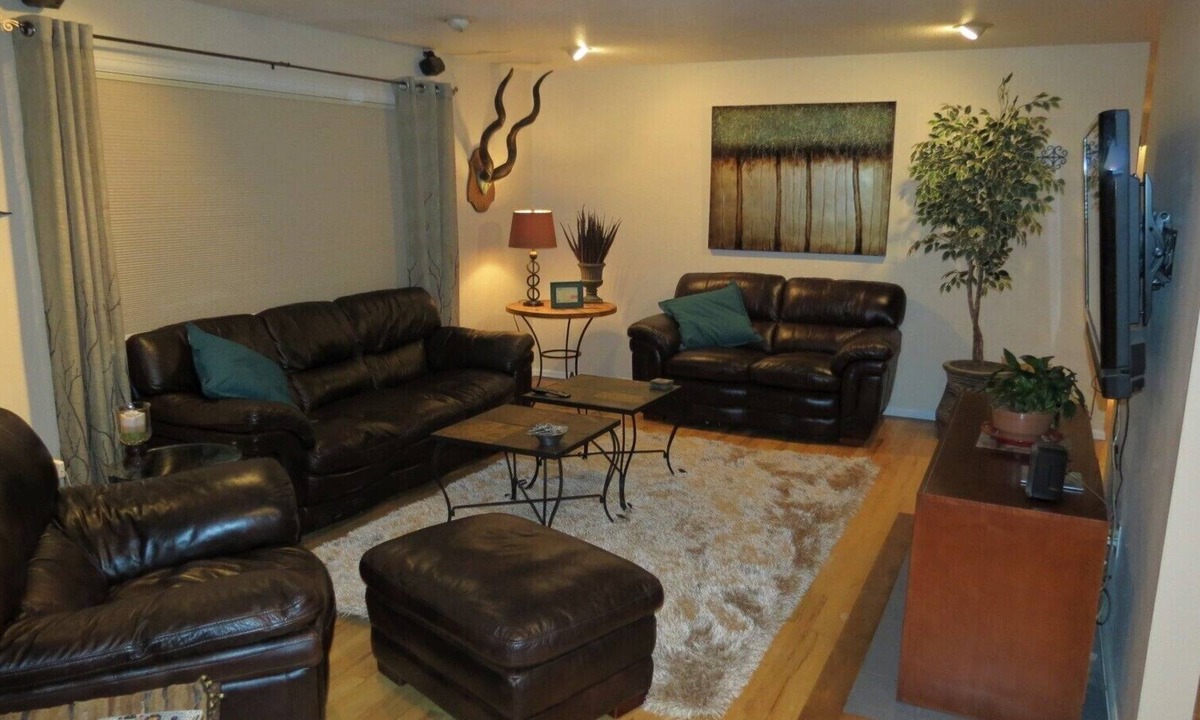 Longmont House | Executive Stay| Hot Tub, Gym
