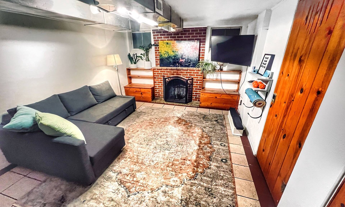 Barnum West House | Expansive Luxury Downtown Haven Family Friendly, 4 Bedroom, 2 Bath, Fenced Yard