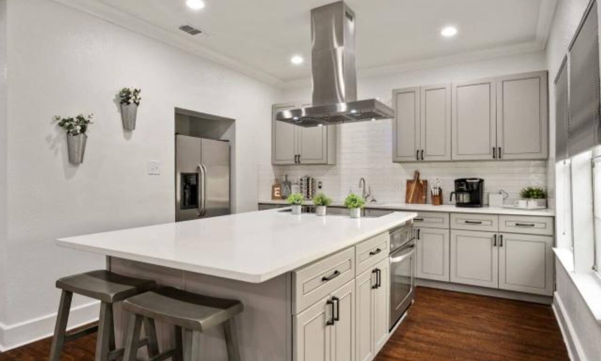 Highland Park Cottage | Experience Serenity in a 4br/3ba Downtown Home