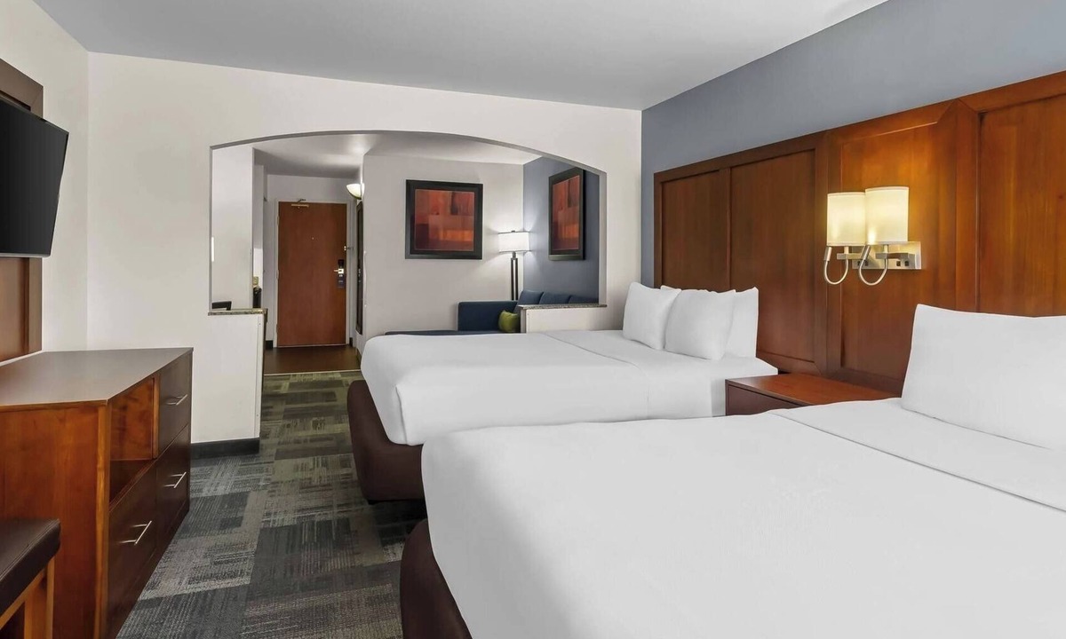 Englewood Hotel | Explore Denver from This Cozy Modern Retreat by Shops, Brews & Local Fun