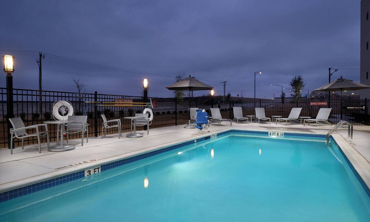 Lake Worth Hotel | Explore Fort Worth from a Stylish King Suite | Marion Sansom Park - 1.3 miles