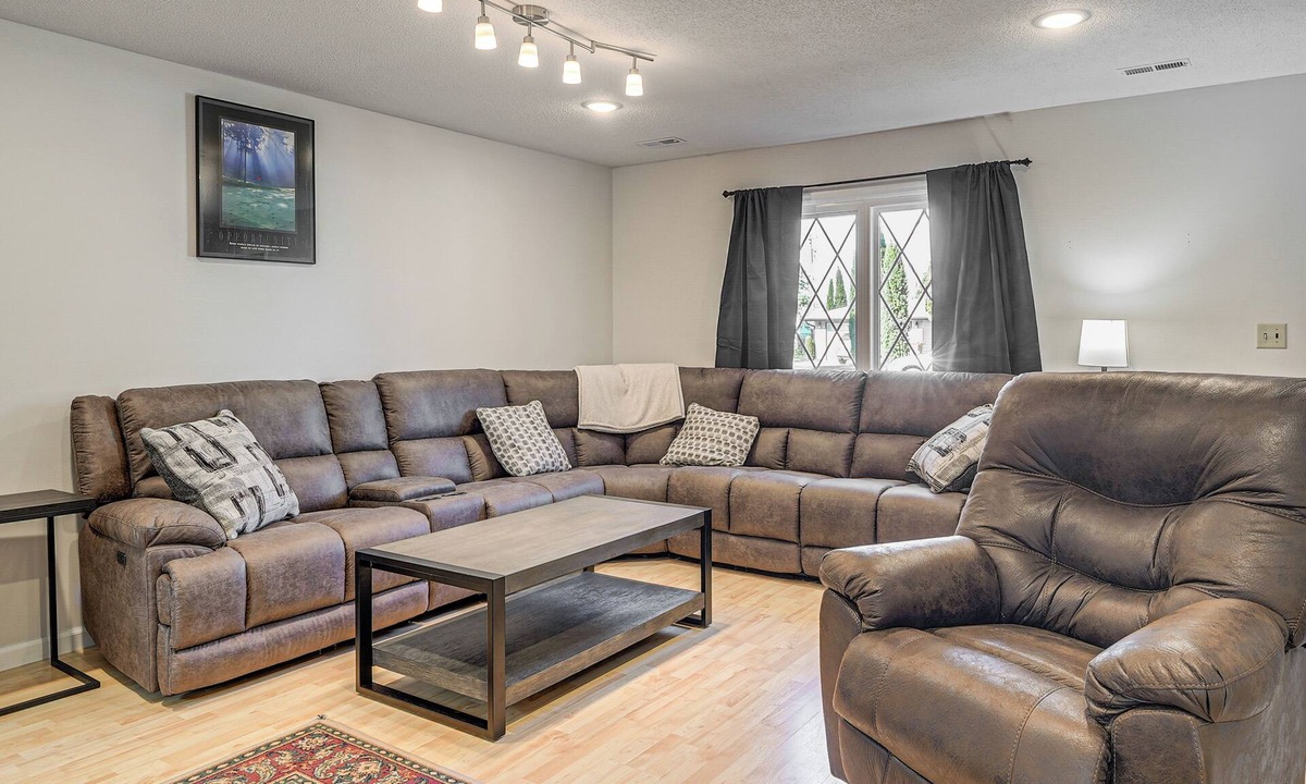 Lincoln Condo | Explore Lincoln! Pet-Friendly Retreat w/Patio