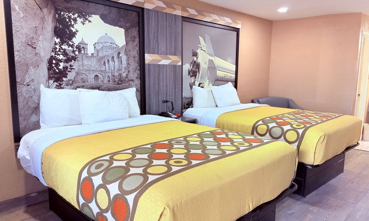 Barker Hotel | Express Inn & Suites Houston Katy