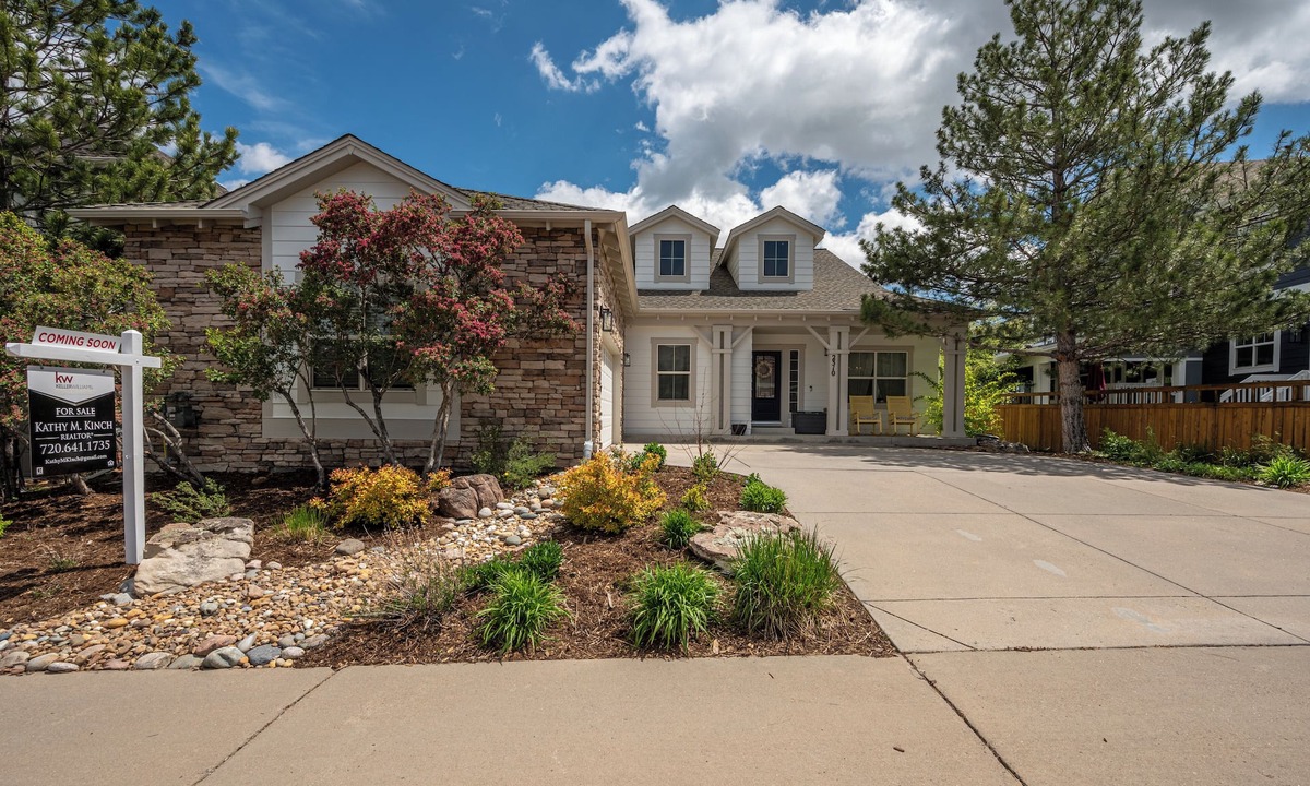 The Meadows House | Exquisite Home Away from Home with Large Back Patio and Room for Everyone