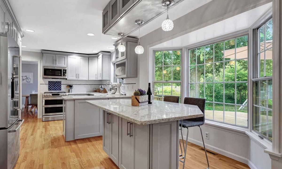 Champaign House | Extra Large Home w/Chefs Kitchen Near UofI
