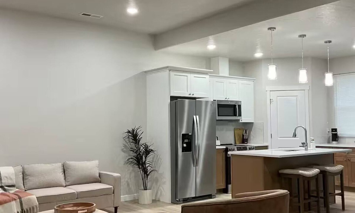 Hermiston House | Fabulous 3-bedroom townhome with AC in charming Hermiston