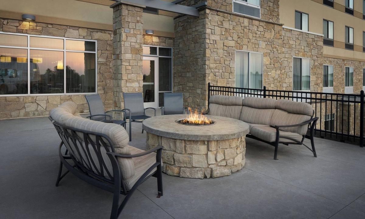 Lincoln Hotel | Fairfield Inn & Suites by Marriott Lincoln Southeast