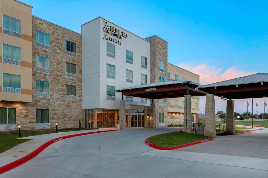 Decatur Hotel | Fairfield Inn & Suites by Marriott Decatur at Decatur Conference Center