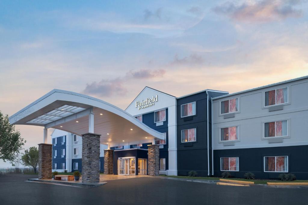 Waldron Hotel | Fairfield Inn & Suites Kansas City Airport