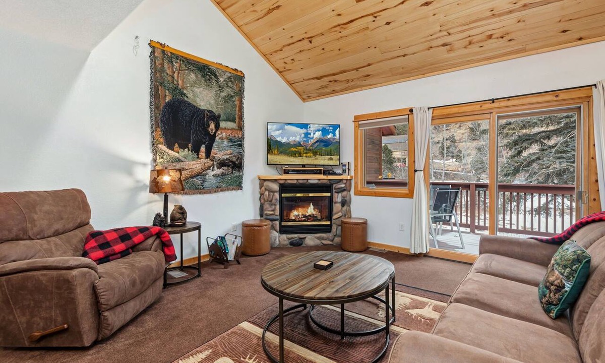 Fall River Estates Condo | Fall River Hideaway Fireplace Close to RMNP