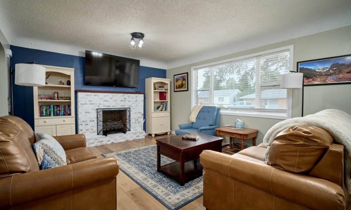 Torrington House | Family 5BR Retreat Sleeps 11 by College, Hospital