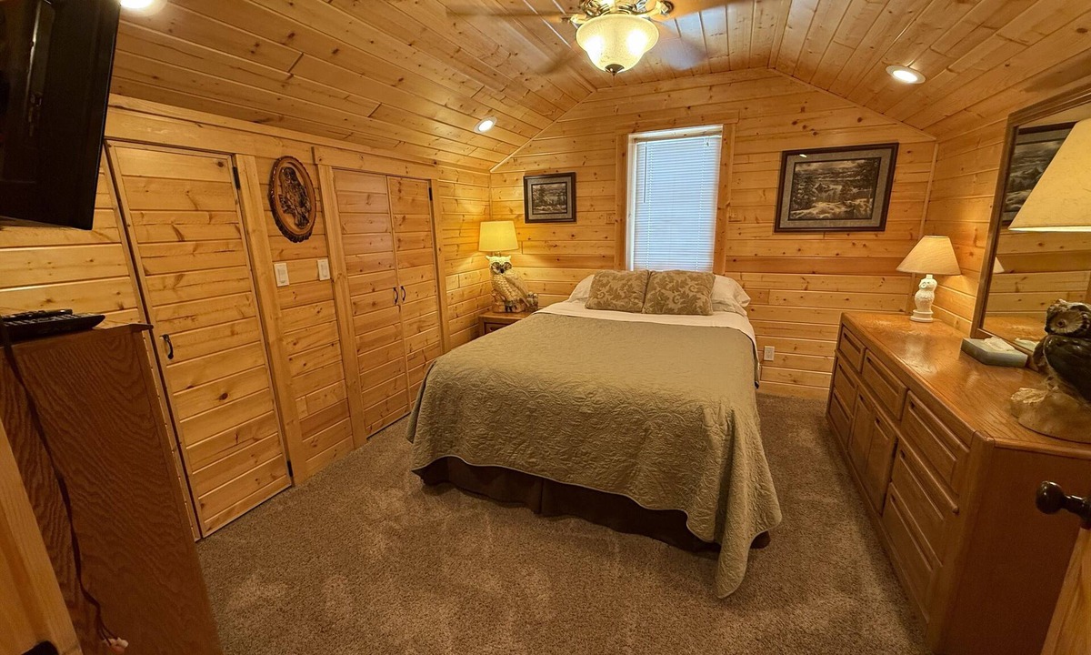 Yankton Resort | Family-friendly log cabin style house by Lewis & Clark Lake at DJ's Resort