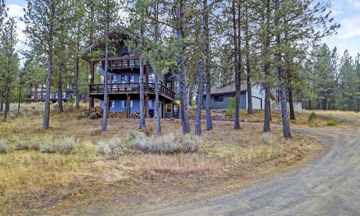 New Meadows House | Family Friendly Tree House Cabin