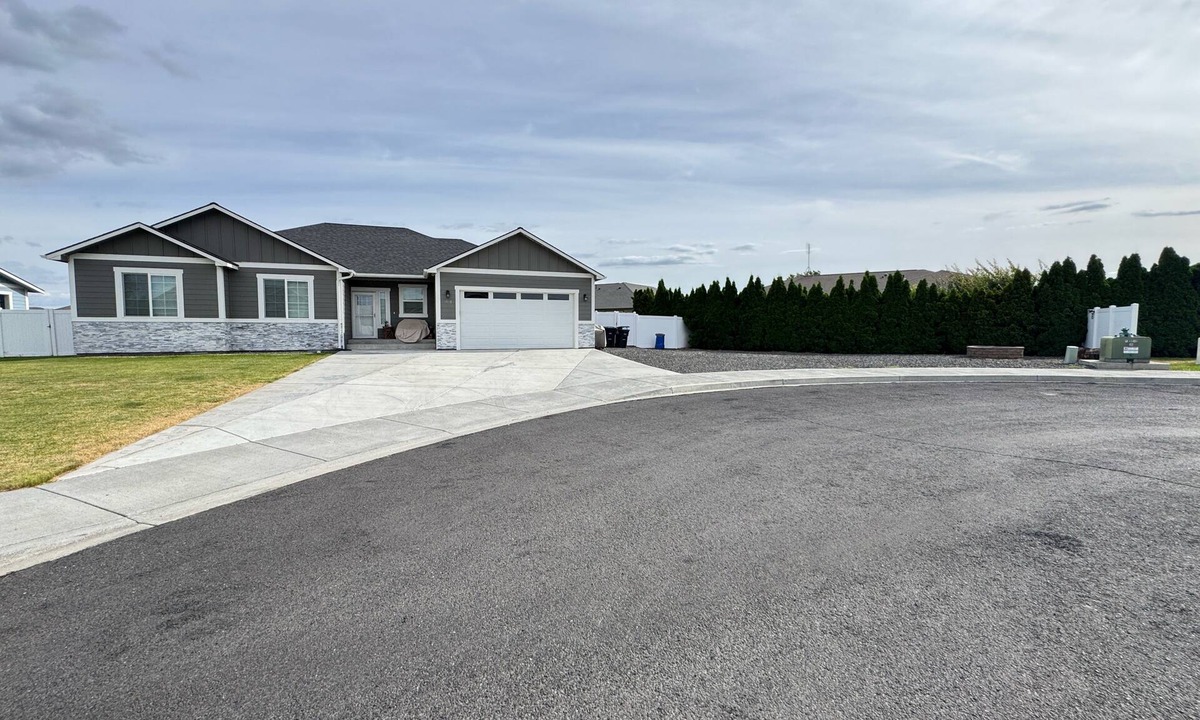 Moses Lake House | Family Oasis/Cul-de-Sac Comfort & Boat Parking. 5 minutes from boat launch