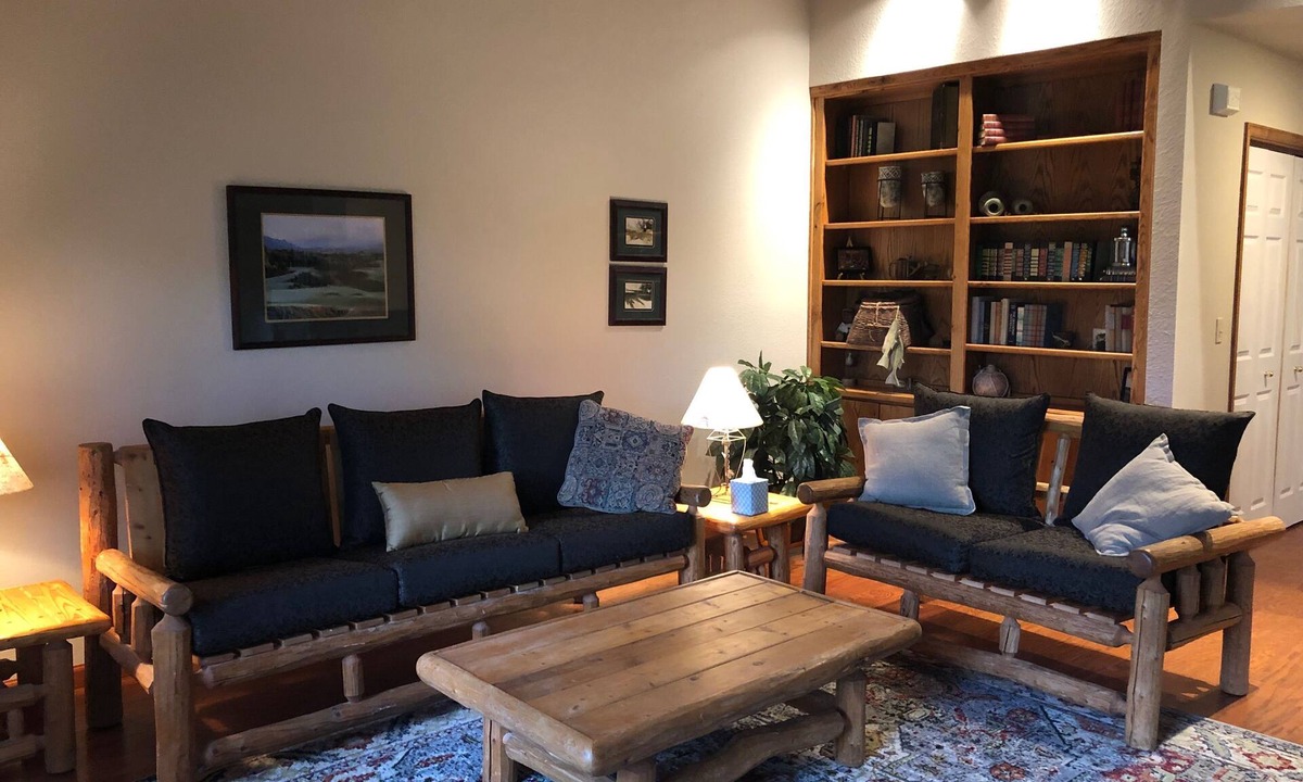 Loghill Village House | Fantastic Townhouse on Golf Course in Ridgway