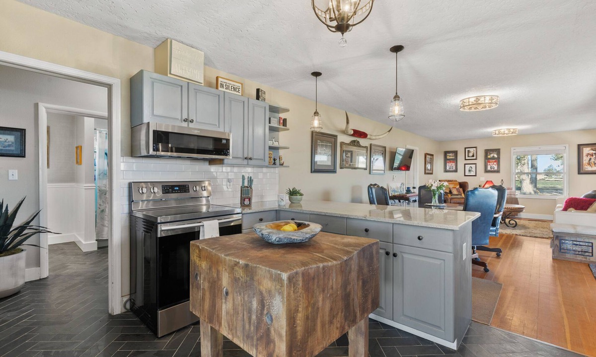 Caldwell House | Farm style home in the heart of wine country, with acreage and a hot tub!