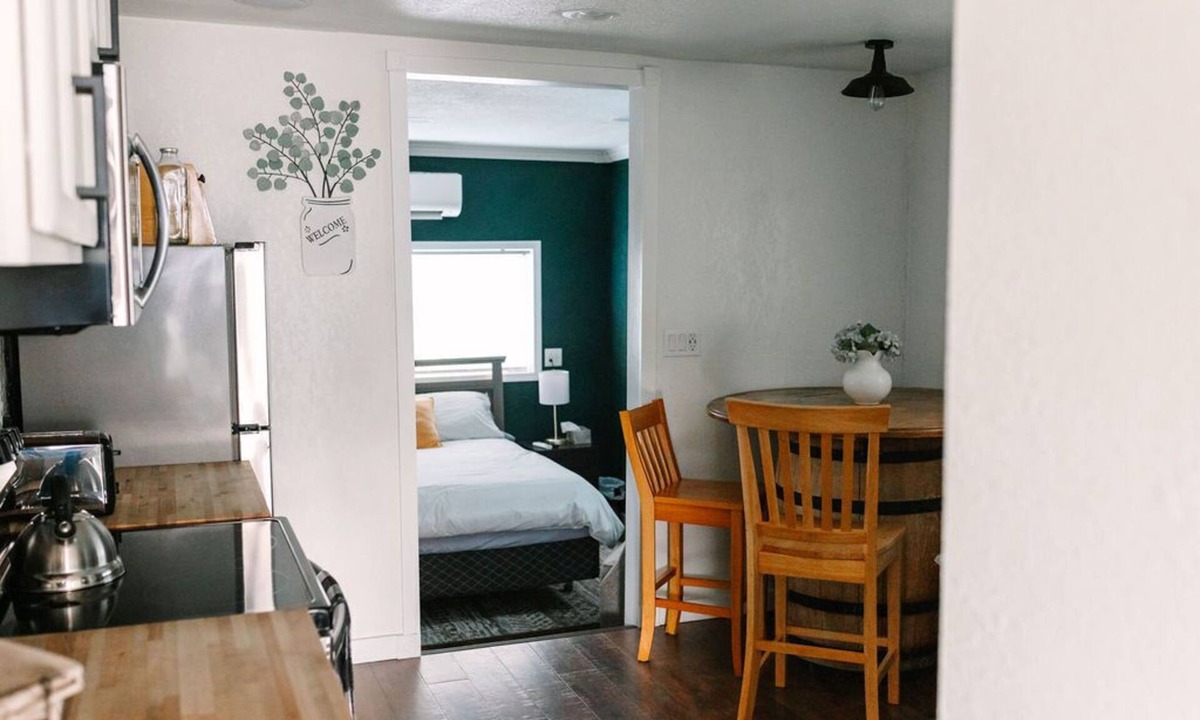 Kennewick House | Farmhouse Style Guesthouse in Kennewick