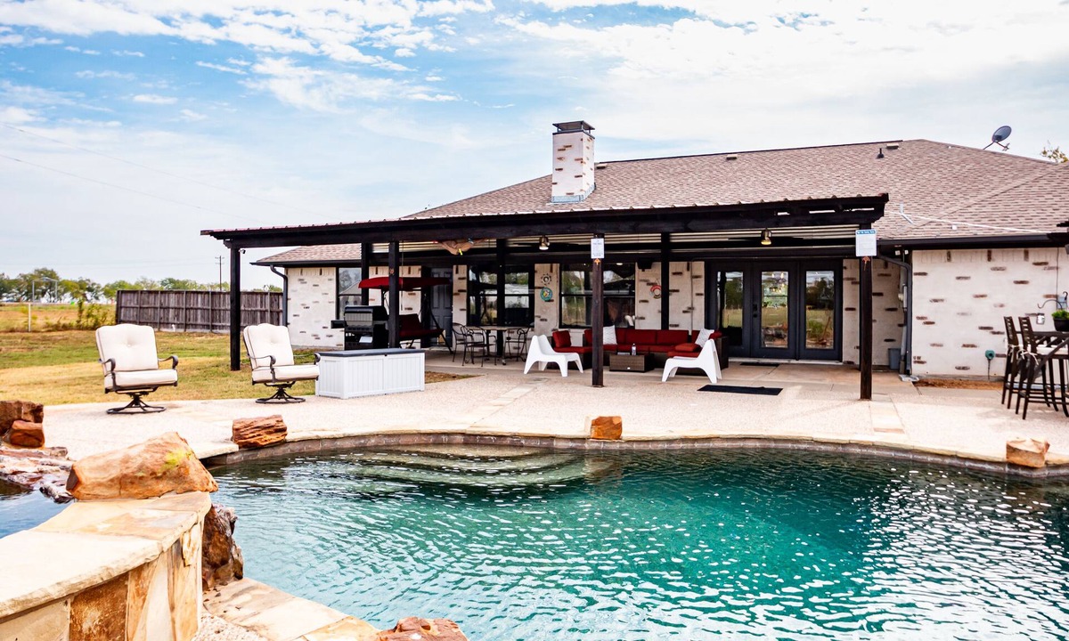 Princeton House | Farmstay in Great8 Farms, "Home away from home". Relax and unwind!