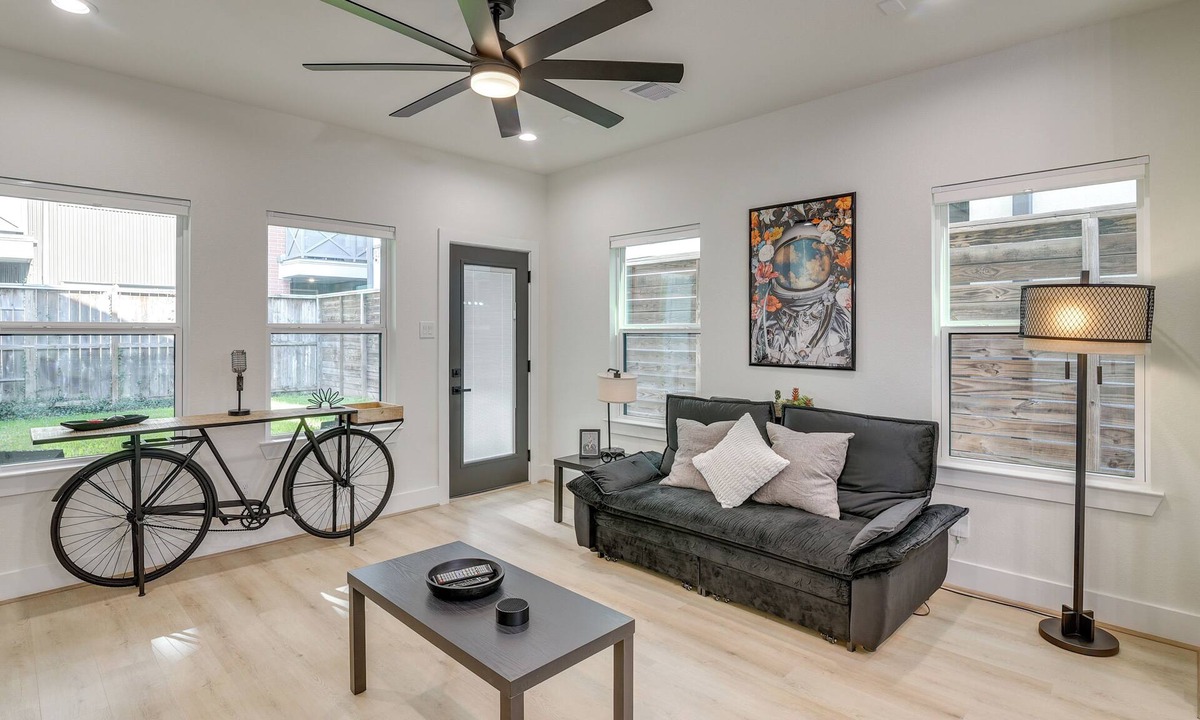 East Downtown Houston House | FIFA Fan Fest Prime Location | Pet-Friendly EaDo!