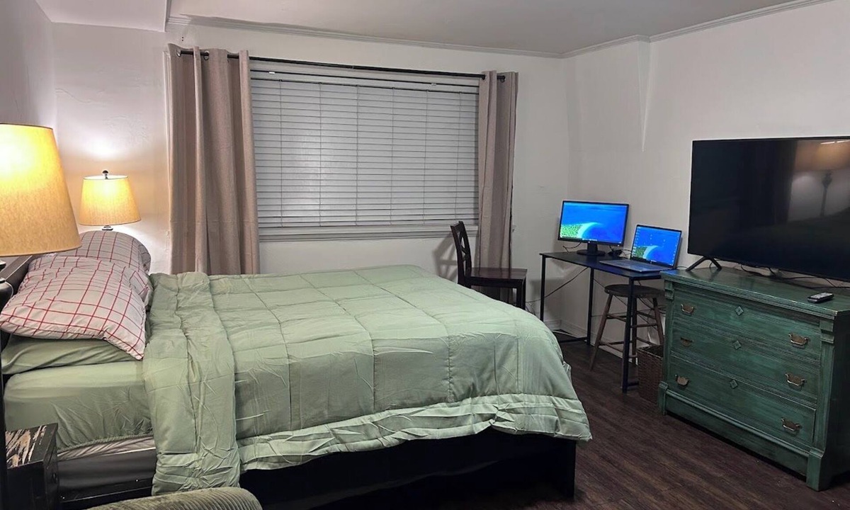 Capitol Hill Apartment | Fillmore Studio- Newly refreshed Capitol Hill condo with in unit washer dryer