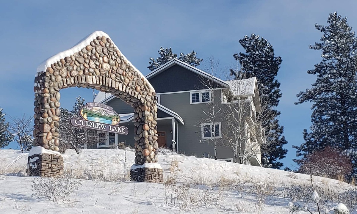 Republic House | Find a piece of Heaven at the Spirit of Curlew Lake