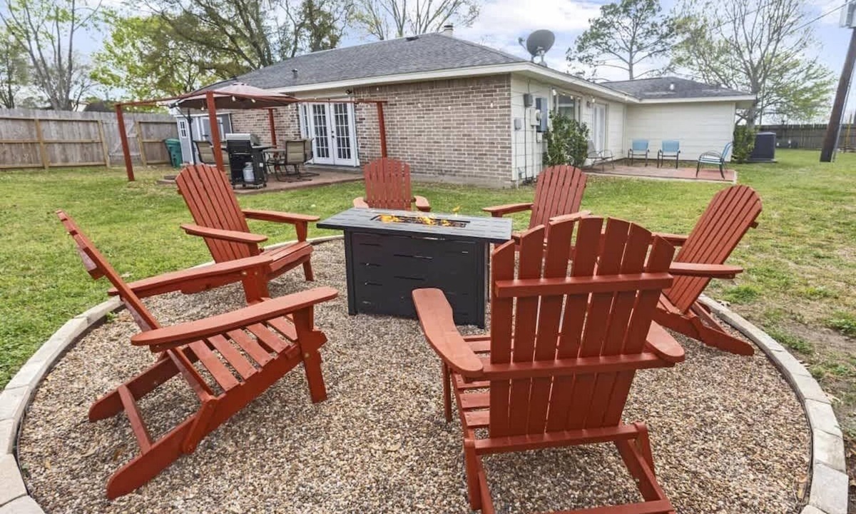 George Bush Park/Eldridge House | Fire Pit + Game Room | Sleeps 8 | Houston